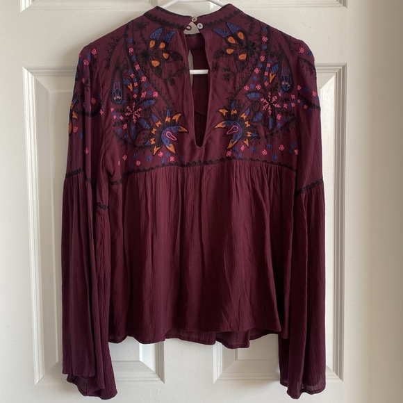 Parker - Burgundy Peasant Blouse w/ Floral Design size XS - Picture 6 of 8